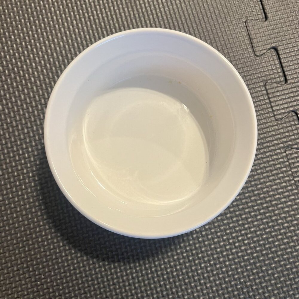 CorningWare French White 16-ounce (473 mL) round stoneware dish